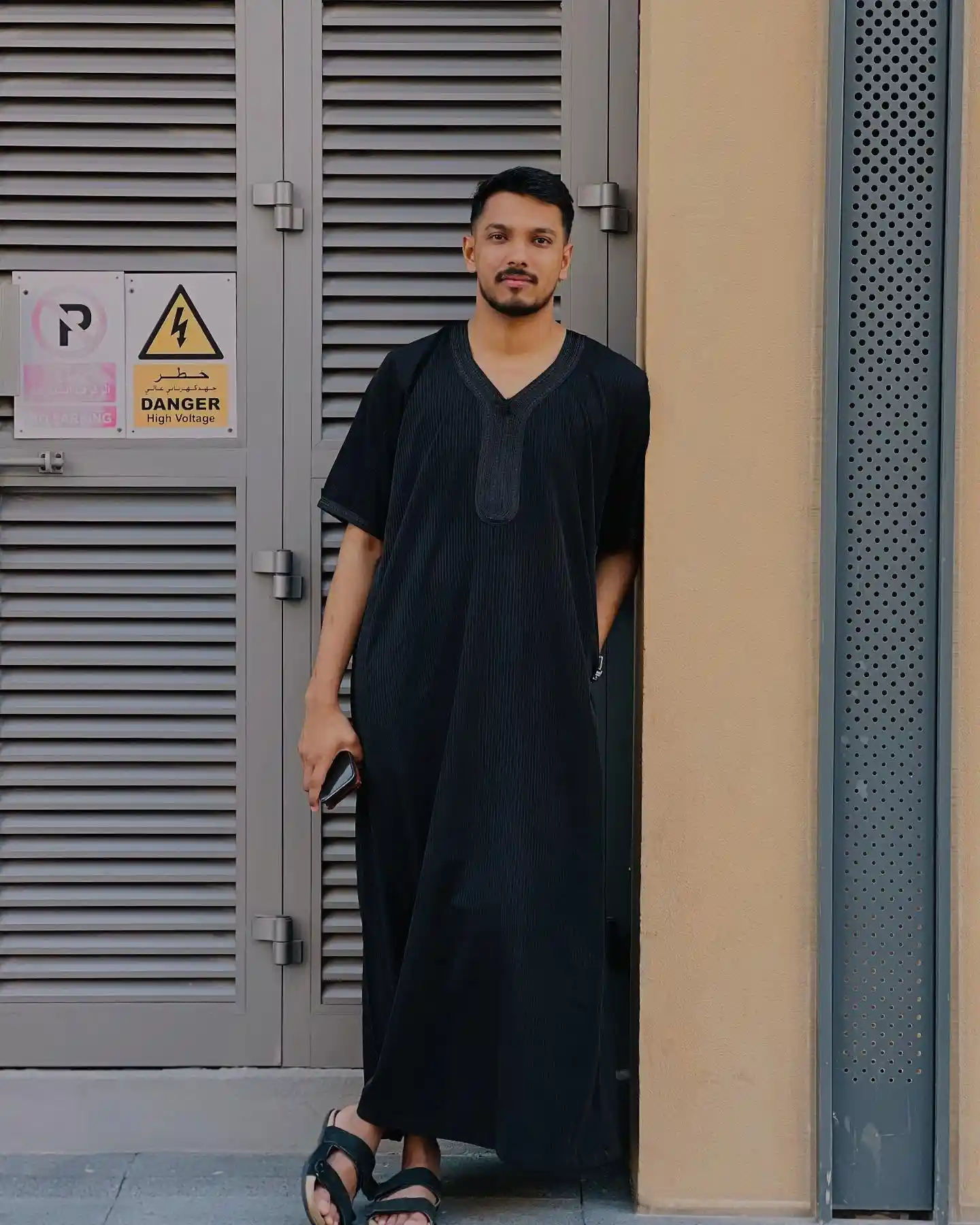 man-standing-with-black-kandura